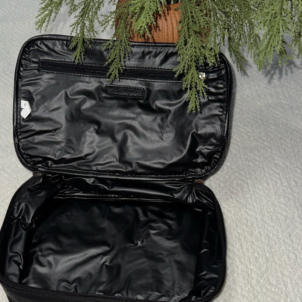 NWOT Ed Hardy Black Travel Pouch - Picture 4 of 7